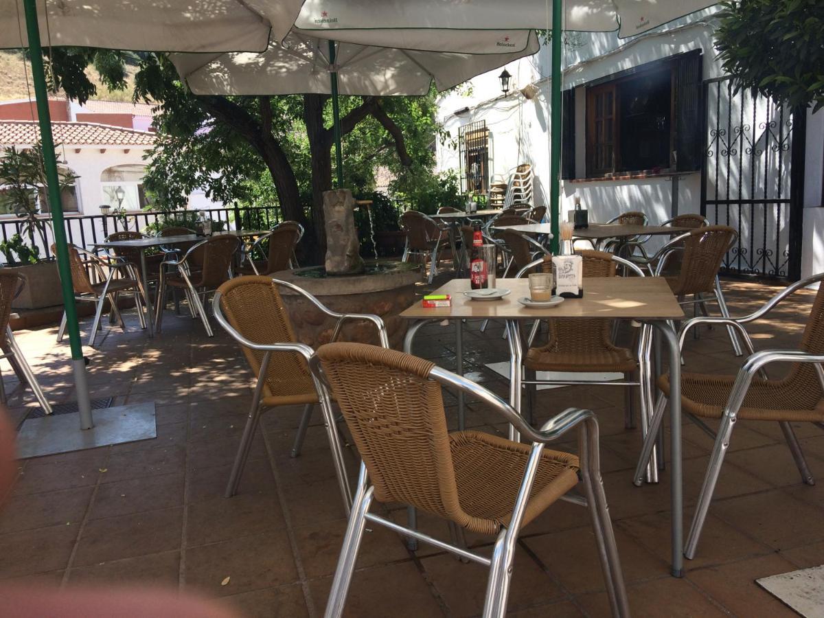 Restaurante El Cruce De *
